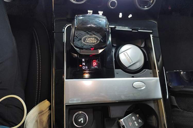 Used Land Rover Range Velar 2023 250 PS Gear Lever