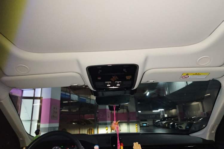 Used Land Rover Range Velar 2023 250 PS Headliner
