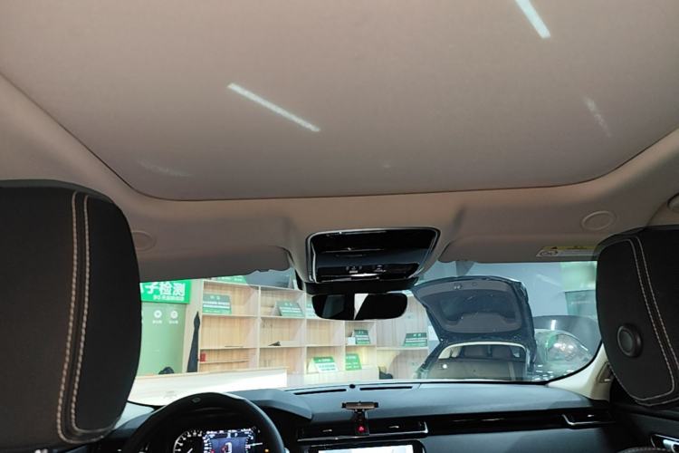 Used Land Rover Range Velar 2023 250 PS Headliner