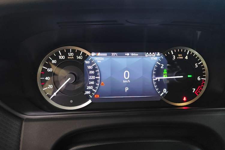 Used Land Rover Range Velar 2023 250 PS Instrument Cluster