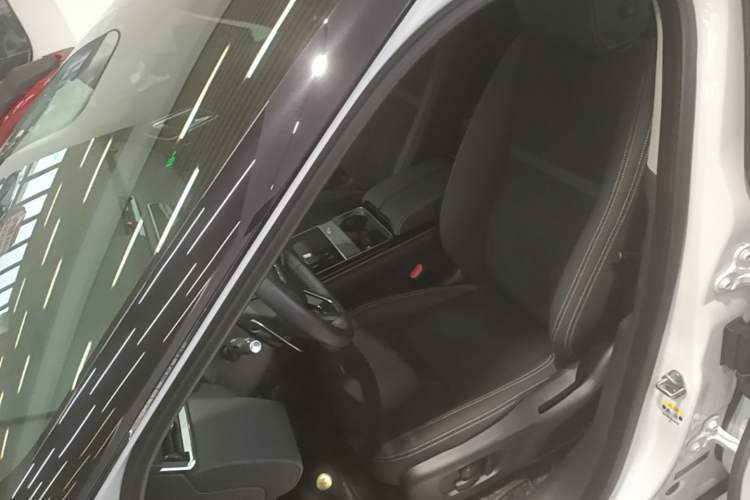 Used Land Rover Range Velar 2023 250 PS Left Front Seat