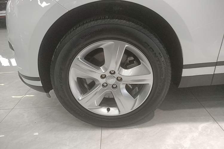 Used Land Rover Range Velar 2023 250 PS Left Front Wheel Hub