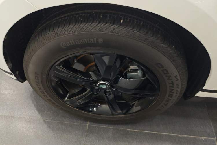 Used Land Rover Range Velar 2023 250 PS Left Front Wheel Hub
