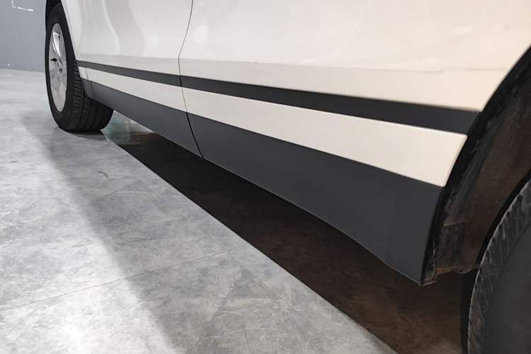 Used Land Rover Range Velar 2023 250 PS Left Side Sill