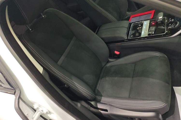Used Land Rover Range Velar 2023 250 PS Right Front Seat