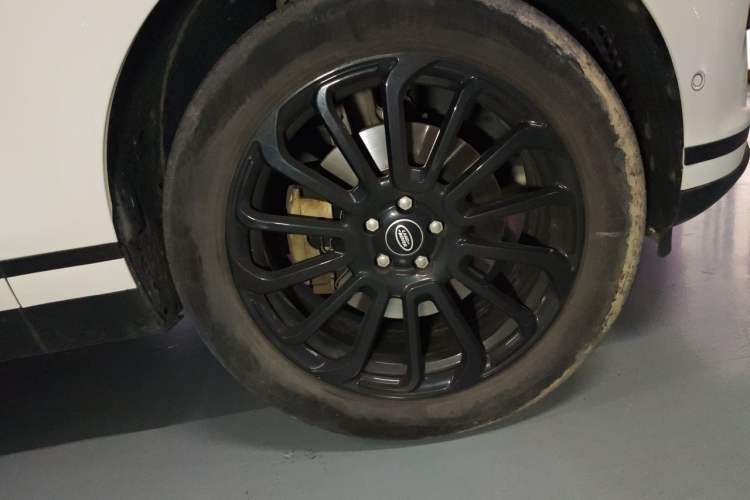 Used Land Rover Range Velar 2023 250 PS Right Front Wheel Hub