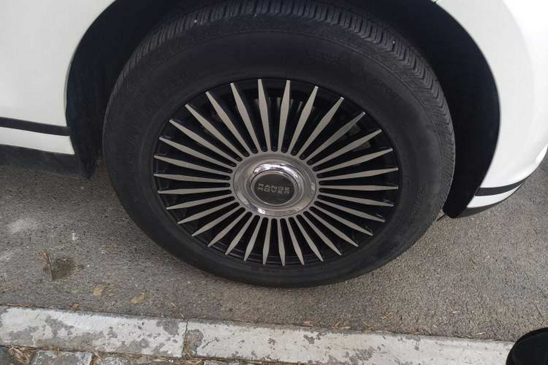 Used Land Rover Range Velar 2023 250 PS Right Front Wheel Hub