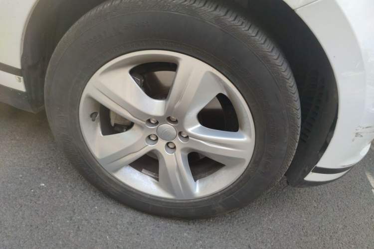 Used Land Rover Range Velar 2023 250 PS Right Front Wheel Hub
