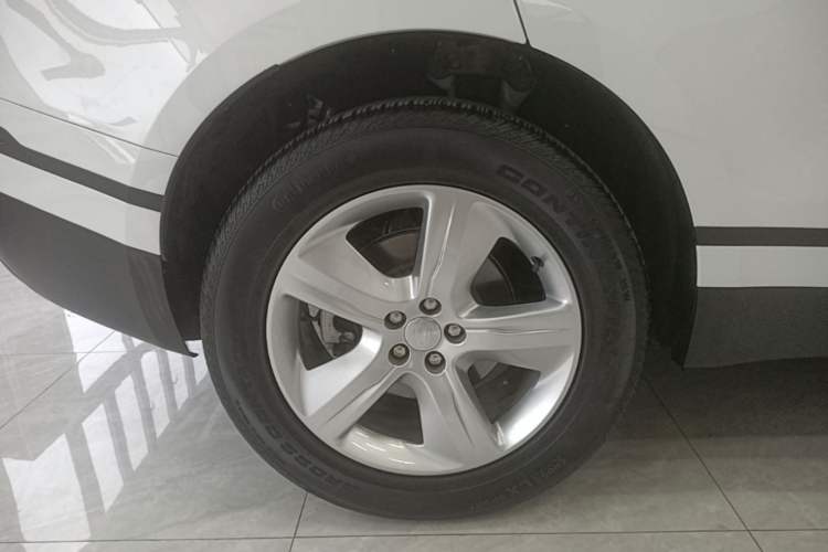 Used Land Rover Range Velar 2023 250 PS Right Rear Wheel Hub