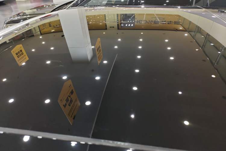 Used Land Rover Range Velar 2023 250 PS Roof