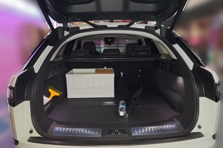 Used Land Rover Range Velar 2023 250 PS Trunk