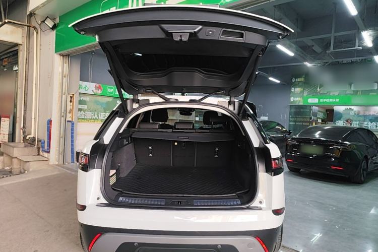Used Land Rover Range Velar 2023 250 PS Trunk