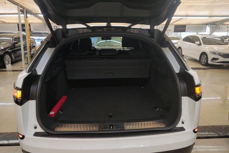 Used Land Rover Range Velar 2023 250 PS Ebony Black Limited Edition Trunk