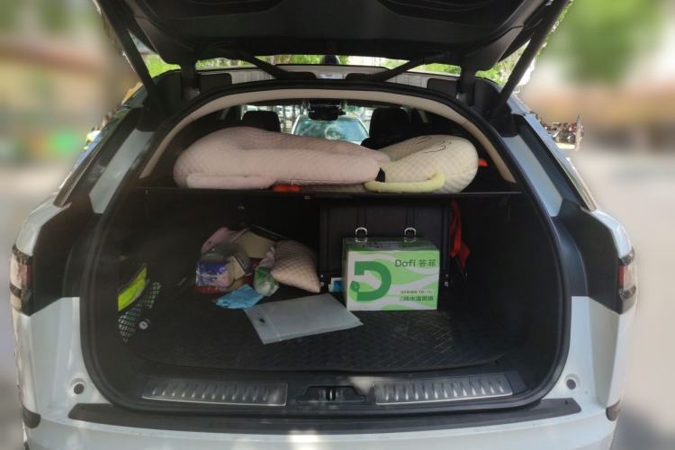 Used Land Rover Range Velar 2023 250 PS Trunk