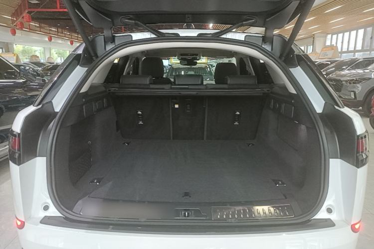 Used Land Rover Range Velar 2023 250 PS Trunk