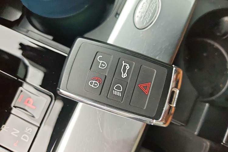 Used Land Rover Range Velar 2023 250 PS Ebony Black Limited Edition Vehicle Key