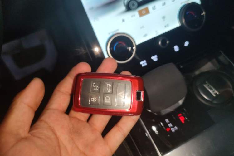 Used Land Rover Range Velar 2023 250 PS Vehicle Key