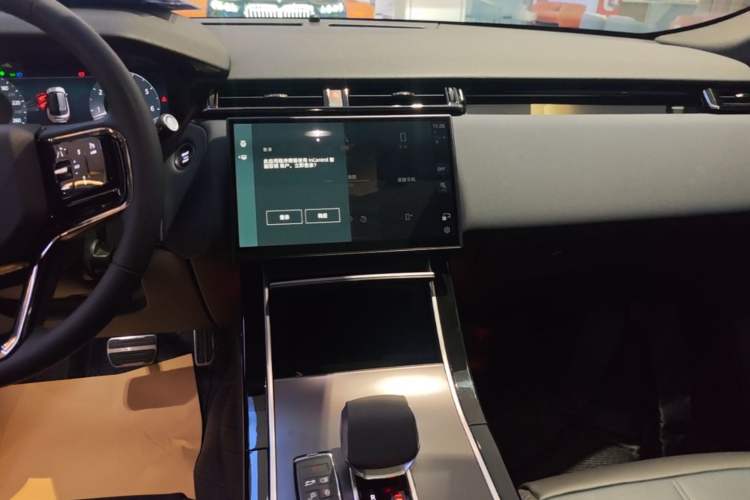 Used Land Rover Range Velar 2024 Dynamic SE Audio And AC Panel