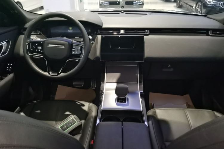 Used Land Rover Range Velar 2024 Dynamic SE Center Console