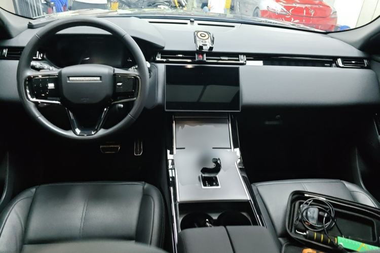 Used Land Rover Range Velar 2024 Dynamic SE Center Console