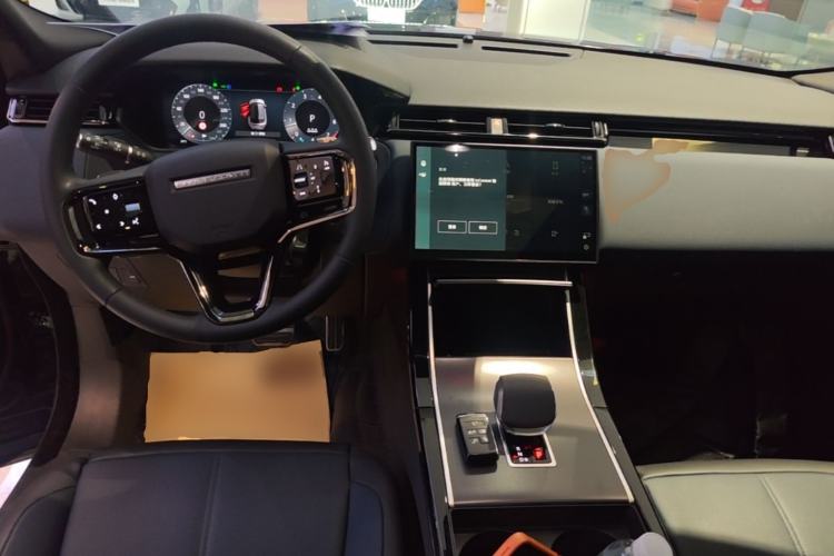 Used Land Rover Range Velar 2024 Dynamic SE Center Console
