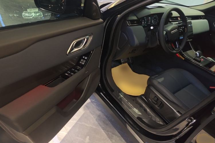 Used Land Rover Range Velar 2024 Dynamic SE Driver Seat