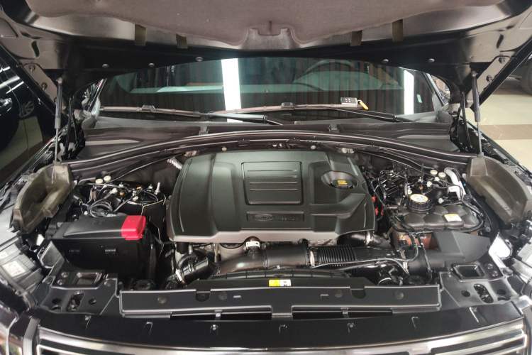 Used Land Rover Range Velar 2024 Dynamic HSE Engine Bay