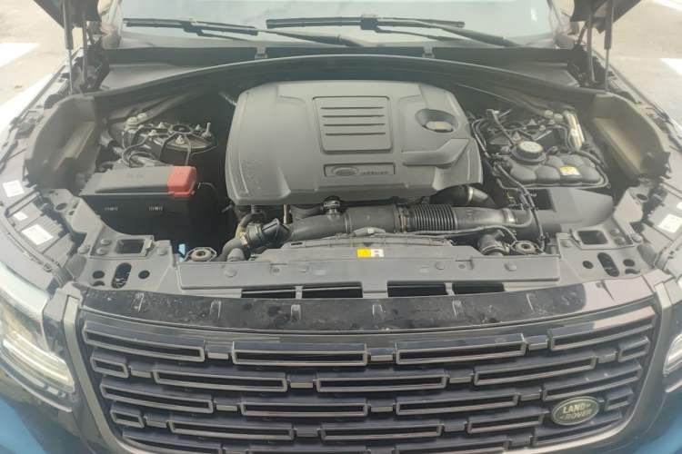 Used Land Rover Range Velar 2024 Dynamic SE Engine Bay