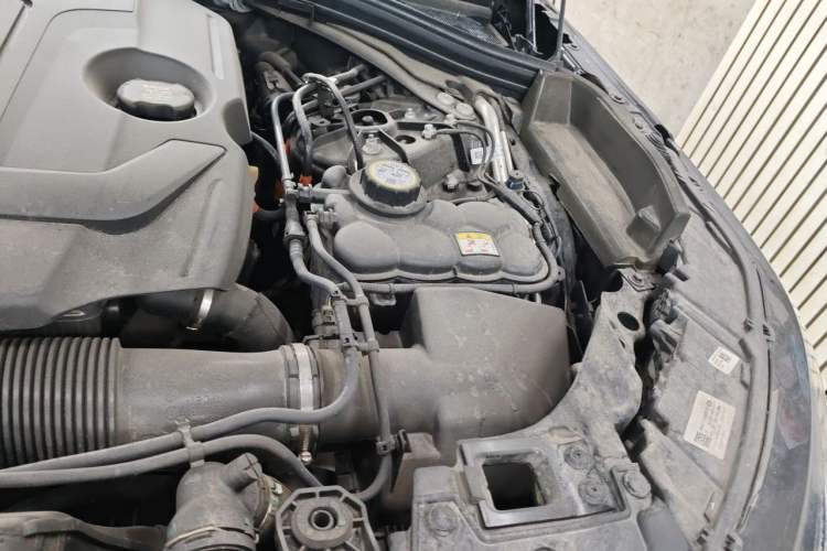 Used Land Rover Range Velar 2024 Dynamic SE Engine Bay Left