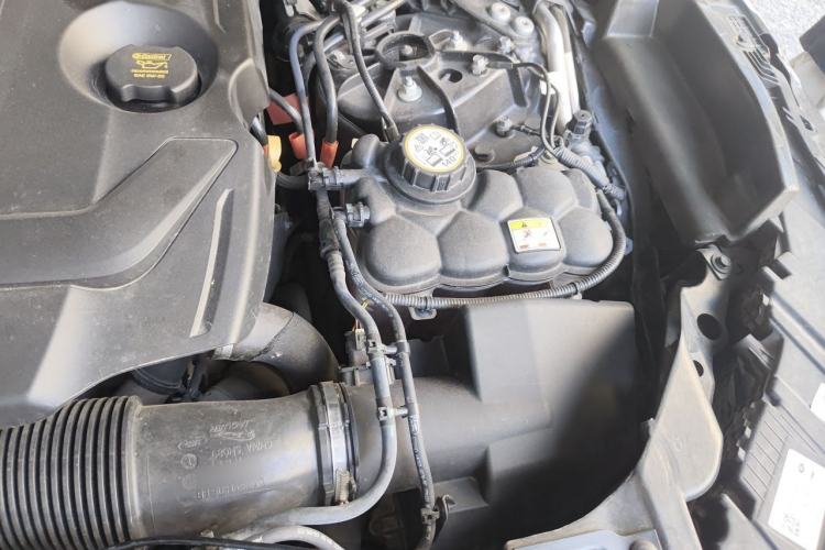 Used Land Rover Range Velar 2024 Dynamic SE Engine Bay Left