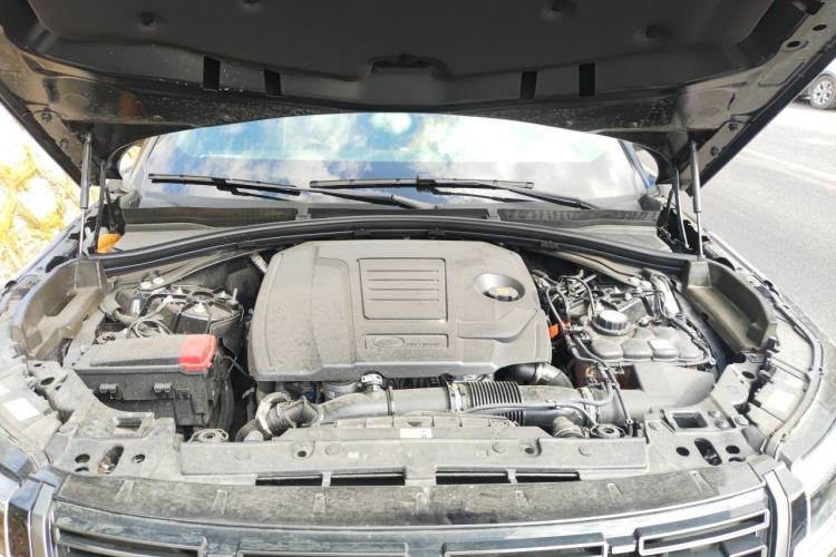Used Land Rover Range Velar 2024 Dynamic SE Engine Bay