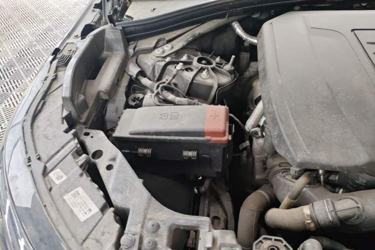 Used Land Rover Range Velar 2024 Dynamic SE Engine Bay Right