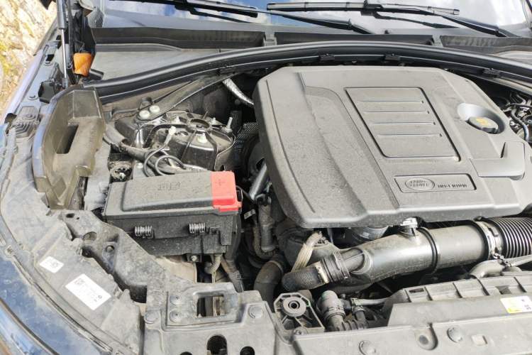 Used Land Rover Range Velar 2024 Dynamic SE Engine Bay Right