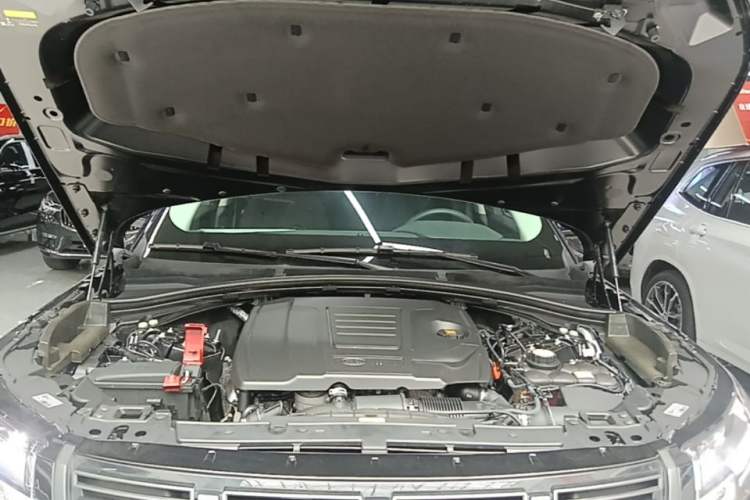 Used Land Rover Range Velar 2024 S Model Engine Bay