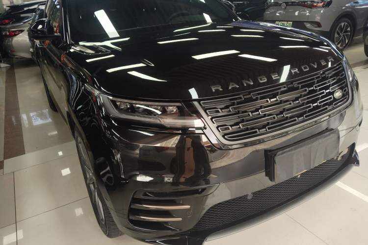 Used Land Rover Range Velar 2024 Dynamic HSE Front Right 45 Deg
