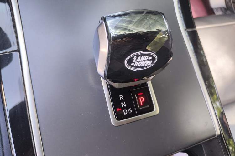 Used Land Rover Range Velar 2024 Dynamic SE Gear Lever