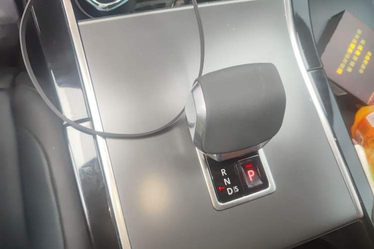Used Land Rover Range Velar 2024 Dynamic SE Gear Lever