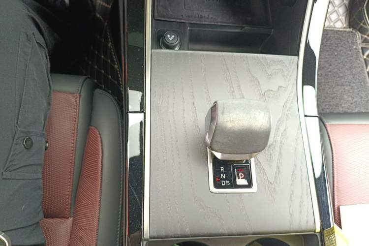 Used Land Rover Range Velar 2024 Flagship Edition Gear Lever
