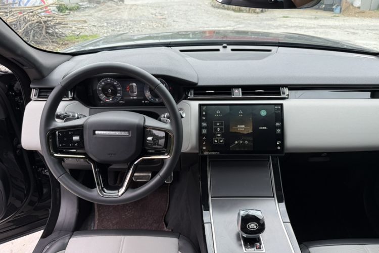 Used Land Rover Range Velar 2024 Dynamic SE Interior 1