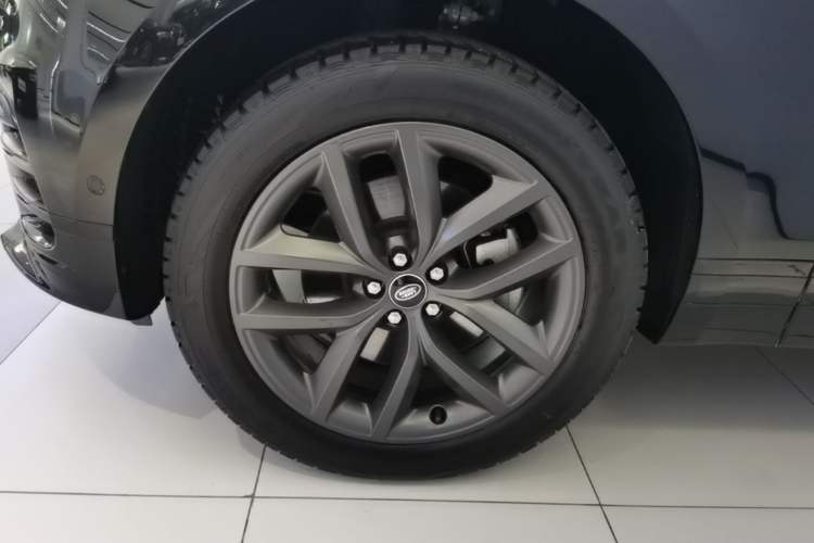 Used Land Rover Range Velar 2024 Dynamic SE Left Front Wheel Hub