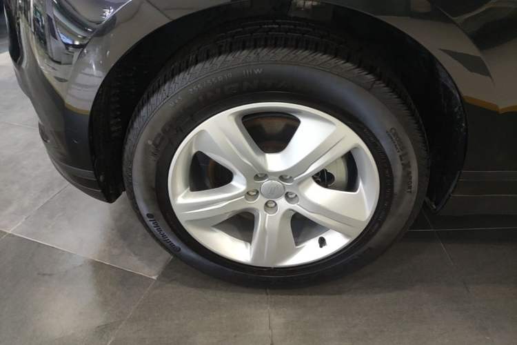 Used Land Rover Range Velar 2024 S Model Left Front Wheel Hub