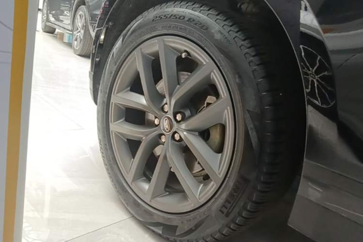 Used Land Rover Range Velar 2024 S Model Left Front Wheel Hub