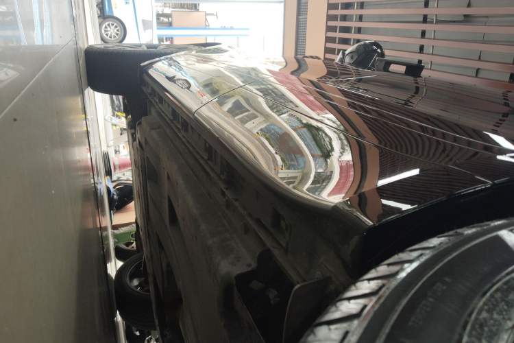 Used Land Rover Range Velar 2024 Dynamic HSE Left Side Sill