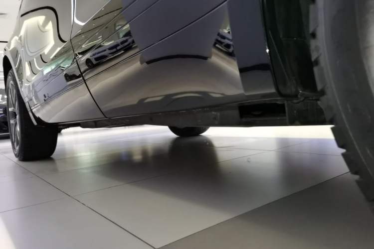 Used Land Rover Range Velar 2024 Dynamic SE Left Side Sill