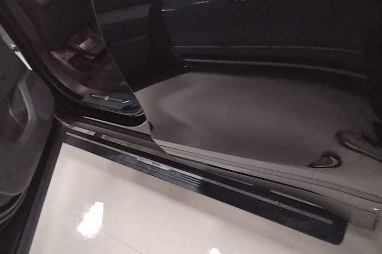 Used Land Rover Range Velar 2024 S Model Left Side Sill