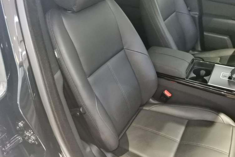Used Land Rover Range Velar 2024 Dynamic SE Right Front Seat