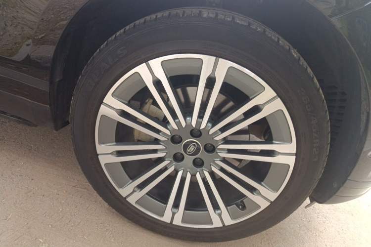 Used Land Rover Range Velar 2024 S Model Right Front Wheel Hub