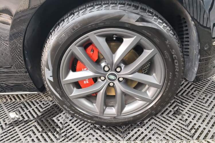 Used Land Rover Range Velar 2024 Dynamic SE Right Front Wheel Hub