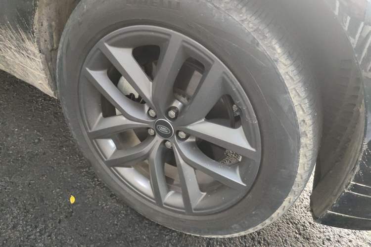 Used Land Rover Range Velar 2024 Dynamic SE Right Front Wheel Hub