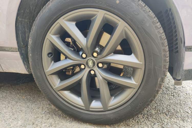 Used Land Rover Range Velar 2024 Dynamic SE Right Front Wheel Hub